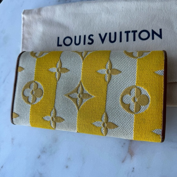 SOLD Louis Vuitton Canvas Capucines Wallet - Picture 8 of 16